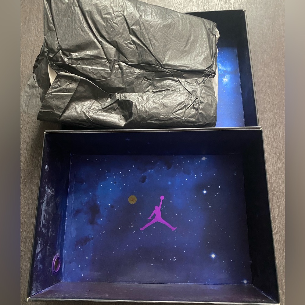 Jordan Space Jam 11 - Picture 5 of 6